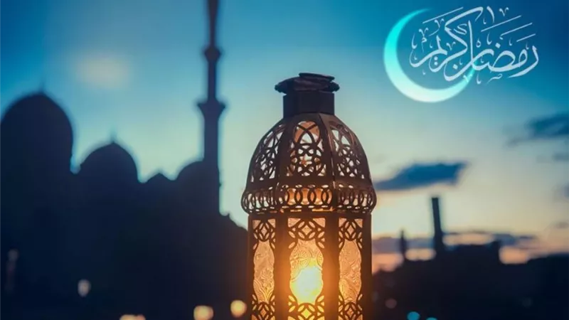 موعد بدء وإنتهاء شهر رمضان 2025 .. وهل نشهد إجازات رسمية خلال الشهر الكريم؟