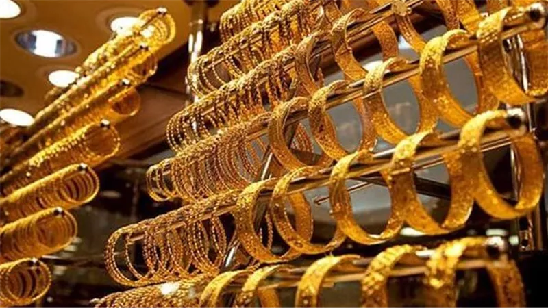 بعد تراجع عيار 21 بالجنيهات : أسعار الذهب اليوم في أسواق الصاغة والمجوهرات  وهذا العيار يسجل أقل سعر للشراء هل الوقت مناسب للبيع؟  