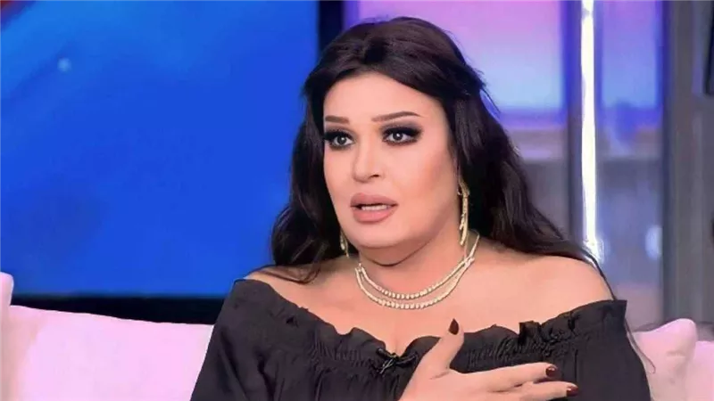 الحالة الصحية للفنانة فيفي عبده.. 3 أسابيع في الجبس واحتمال الجراحة قائم