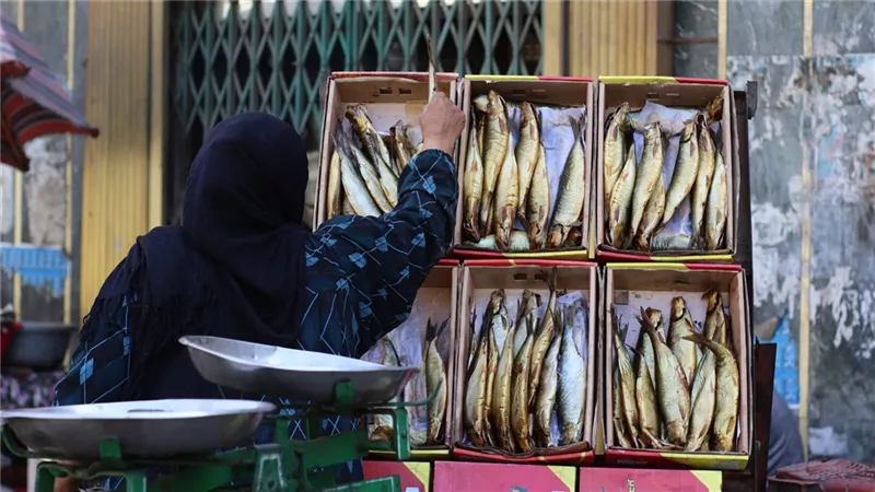 الـ 5 رنجات بسعر 100 جنيه...مديرية التموين تدخل بقوة ضد بائعها وتكشف القصة كاملة وما يحدث فى بورسعيد 