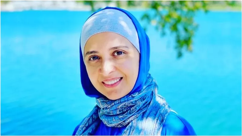 الفنانة المعتزلة حنان ترك تفاجئ جمهورها في أحدث ظهور لها بصورة رفقة نجل شقيقها .. بلوجر شهير