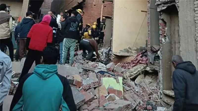 كلهم مغتربين من المنيا وسوهاج...تفاصيل مأساوية من حادث انهيار عقار كرادسة...وقرار عاجل بشأن العقارات المجاورة له