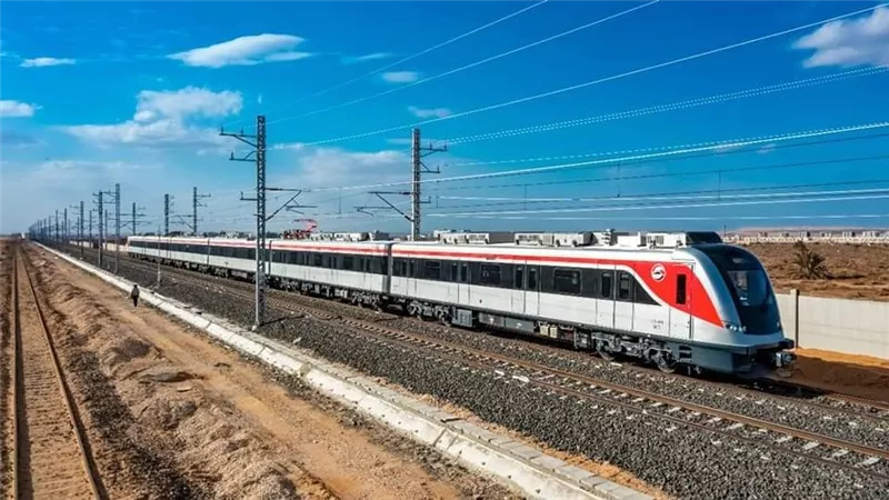 مفاجأة للمصريين بشأن القطار الكهربائي LRT .. صور  من داخل القطار بحضور وزيرة التضامن ولاول مرة بمصر قائدة قطار موقف للوزيرة يشعل الإنترنت ماذا حدث؟