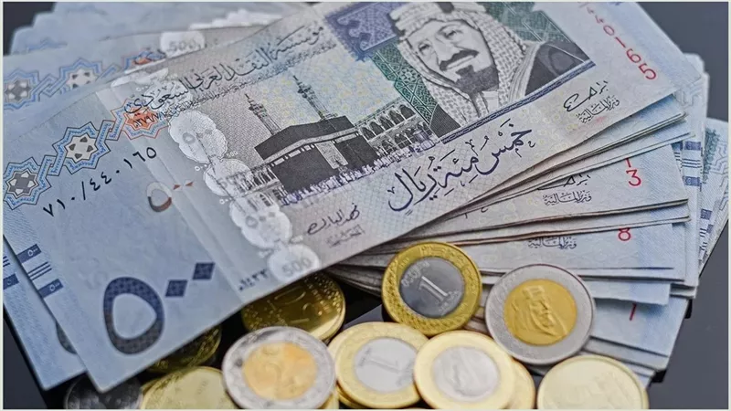 عملة المملكة بكام الآن؟ 