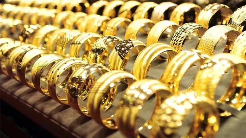 عيار 21 الآن بعد تثبيت البنك المركزي الفائدة.. ارتفاع يضرب أسعار الذهب اليوم الخميس 20 فبراير 2025 في مصر وعالميًا |