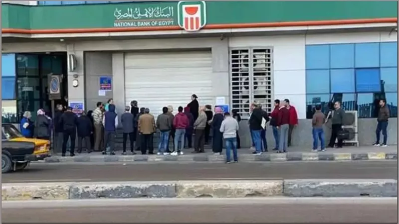  اقبال تاريخي بعد قرار الفائدة .. شهادات البنك الأهلي تحدث ضجة في السوق البنكي لو تحويشتك 100 الف هيبقوا  127 ألف جنيه هل يوجد عائد 35%؟