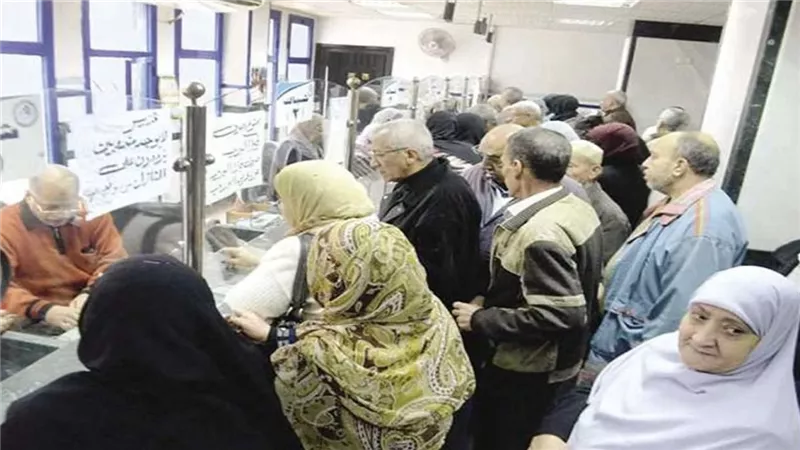 إقبال تاريخي على أضخم شهادة ادخار من البنك الأهلي بعد تثبيت الفائدة.. استثمر واربح 10 آلاف جنيه شهريًا