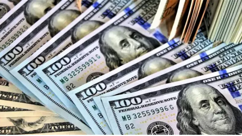 الأخضر يقترب من 51 جنيهاَ ..  سعر الدولار مقابل الجنيه المصري اليوم 3 مارس 2025 في بنوك مصر