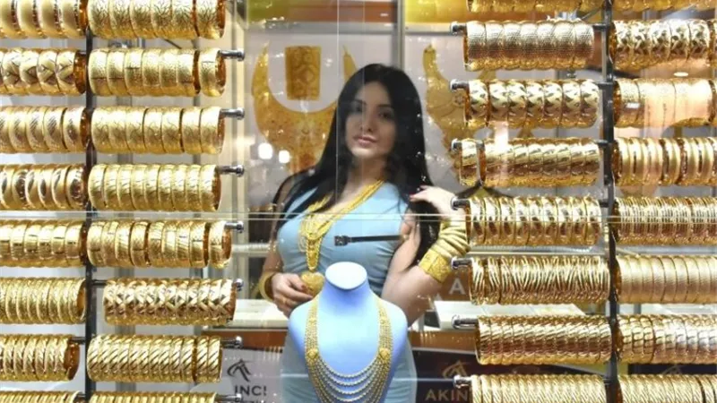 عيار 21 يرتفع الان بالجنيهات : تحرك مفاجئ يضرب سعر الذهب بمنتصف اليوم بعد التراجع الاخير وهذا أقل سعر للأعيرة الذهبية في مصر 