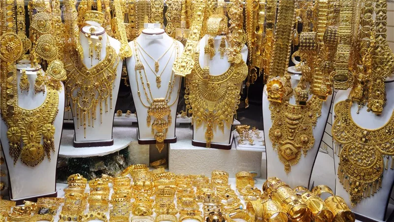 عيار 21 بكام بعد التراجع الأخير .. سعر الذهب اليوم بمحلات الصاغة بأرقام جديدة انخفاض كبير في أسعار عيار 18 و 24 وهذا سعر الجنيه الذهب