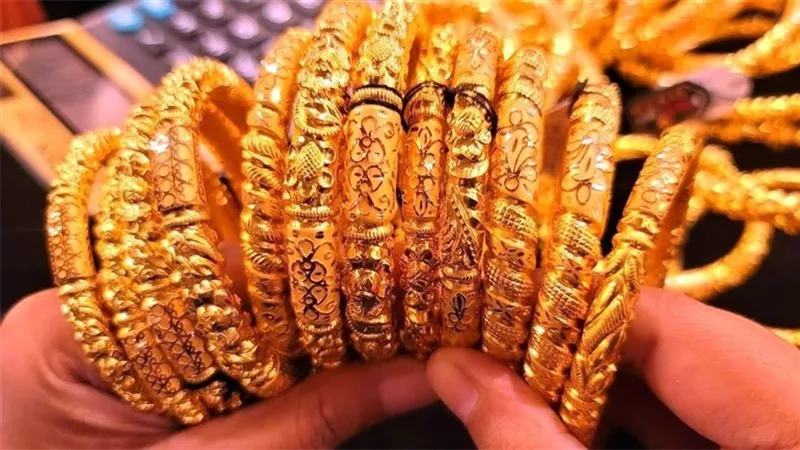 عيار 21 يسجل زيادة  رهيبة : سعر الذهب يرتفع الأن بعد صعود 600 جنيه في الجنيه الذهب كم يسجل الجرام اليوم  الجمعة 14 مارس 2025