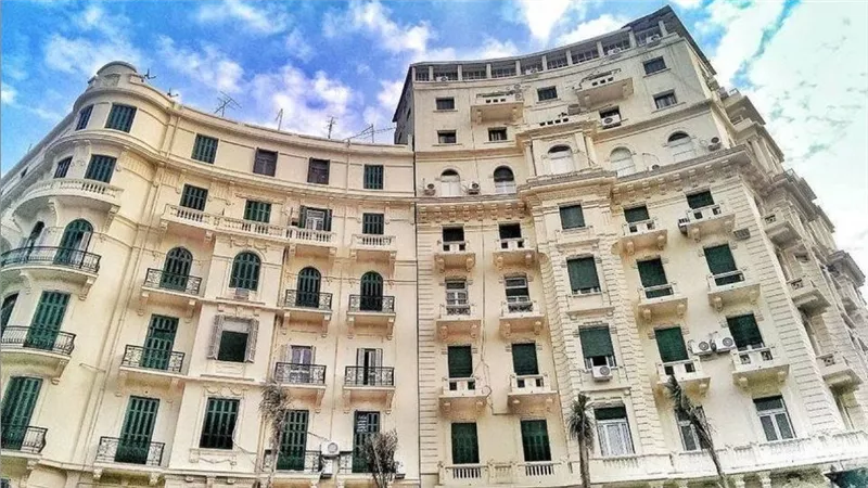 مالك عقار يرفض طرد مستأجري الإيجار القديم ويثير تفاعلًا واسعًا