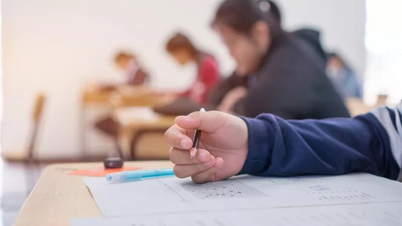 لجميع المراحل التعليمية .. المواعيد الرسمية وتفاصيل إمتحانات نهاية العام الدراسي 2025 