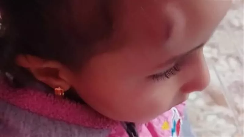اللهم انى صائم....رجل يفتح دماغ طفلة فى حضانة بطوبة عشان بتاكل فى نهار رمضان وردود فعل قوية على الواقعة