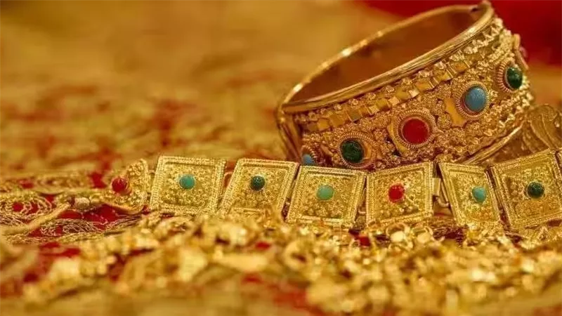 عيار 21 يواصل الصعود الصادم: سعر الذهب في مصر يسجل مستويات قياسية مساء اليوم!الجنيه الذهب يبلغ  34,200 وبشعل الأسواق المصرية الان تحذيرات بشأن البيع والشراء!