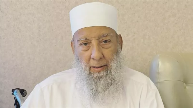 وفاة الشيخ أبو إسحاق الحويني  منذ قليل تهز الأوساط الإسلامية .. كيف قضى أيامه الأخيرة في صراع المرض ماذا قال نجله؟