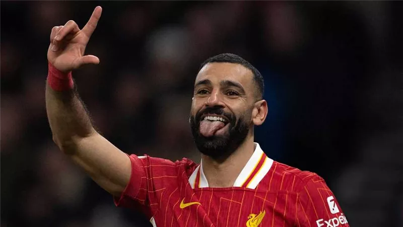 فنان شهير يكشف علاقته وصلة القرابة بينه وبين محمد صلاح.. لن تتخيلوا من هو!!