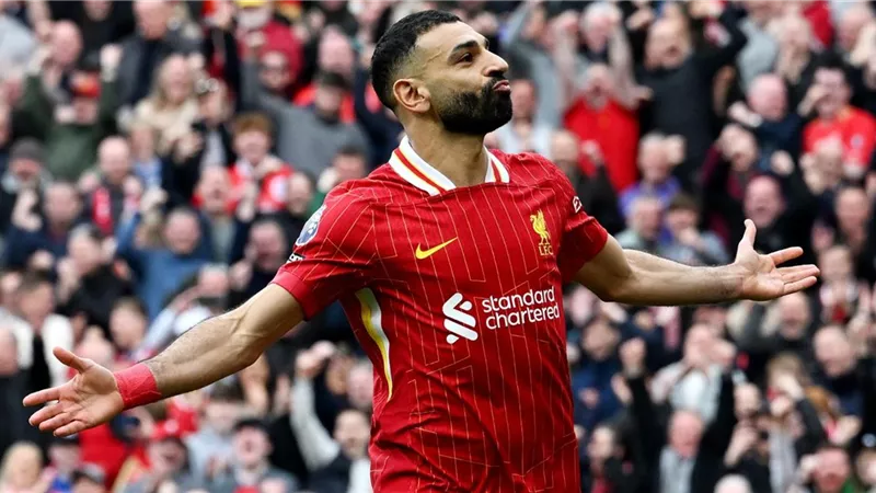 محمد صلاح يجدد عقده  مع ليفربول رسمياً ويـــهدد عرش أساطير البريميرليج بأرقام مذهلة ويقترب من إنجاز تاريخي  هل سيصبح الهداف التاريخي للأجانب؟ 