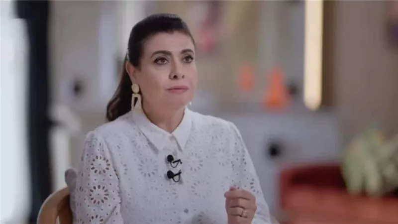 نزلت القبر ونمت مكانه .. نشوي مصطفي تتصدر التريند بتجربتها المؤثرة في وداع زوجها