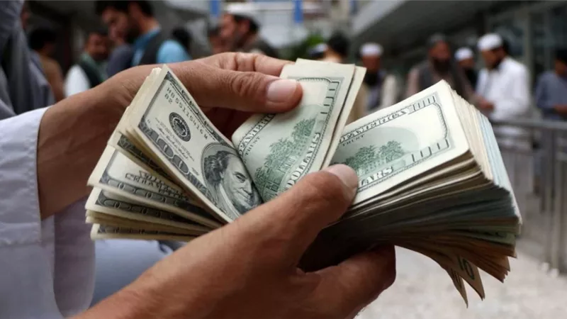 ارتفاع أسعار الدولار أمام الجنيه خلال منتصف تعاملات اليوم 3 أبريل بـ البنوك وهذا أعلي سعر في بنوك مصر هل ارتفع الأخضر في السوق السوداء؟