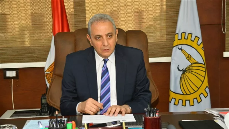وظيفة جديدة ومعاش شهري.. محافظ الغربية يزور مصاب السيرك في طنطا بعد هجوم النمر عليه ويقدم حزمة دعم شاملة لمستقبله