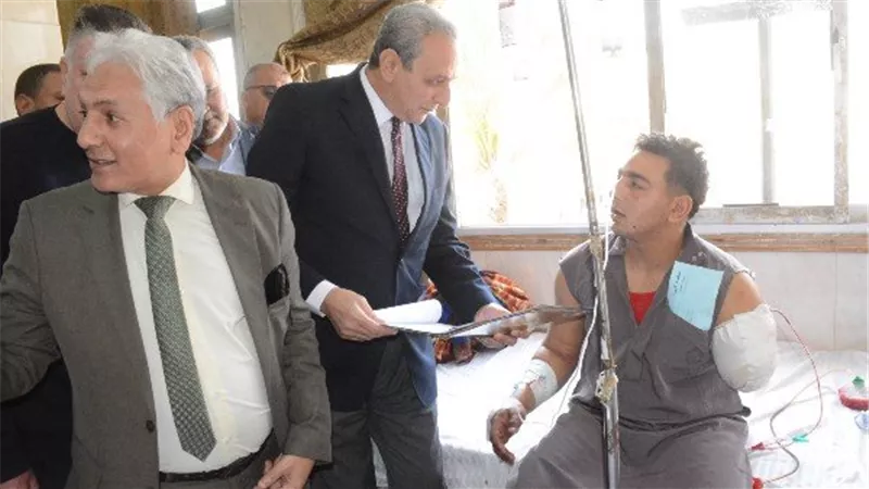 ماذا فعلت الحكومة مع عامل سيرك طنطا.. هل ما قدمه المحافظ  تعويضا مناسبا؟