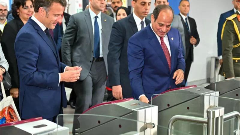 هل يتم إلغاء تذاكر المترو .. كارت المحفظة الذكي حديث الشارع المصري بعد ظهور السيسي وماكرون في مترو الأنفاق يستخدمة أكثر من شخص كم سعره؟