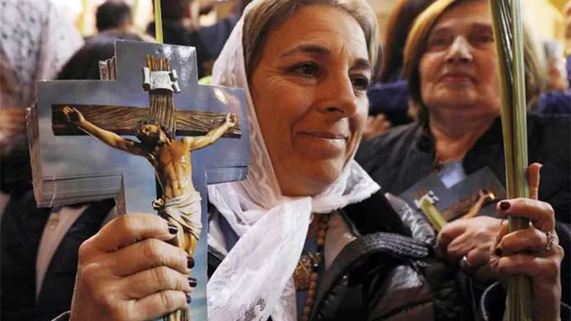 لماذا دخل المسيح أورشليم على جحش وسبب احتفال الأقباط بعيد أحد الزعف ..القمص يوساب عزت يوضح أسرار استقبال أورشليم للمسيح في عيد الزعف