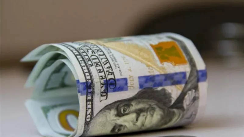 فرق جديدة في سعر الدولار بـ7 بنوك مصرية بمنتصف اليوم.. ومفاجآت جديدة في أسعار التحويل من السوق السوداء وهذه البنوك الـ2000 دولار يتغيروا بكام جنيه؟