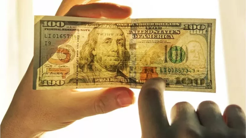 سعر الدولار في البنك الأهلي وبنك مصر بعد الارتفاع الأخير بعد  إعلان قرارات اقتصادية هامه بقرار البنك المركزي 500 أخضر بكام من ATM بعطلات البنوك اليوم؟