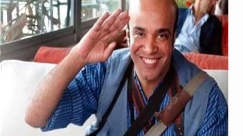 سلام يا صاحبي .. شاهد لحظة انهيار محمد عادل إمام وأحمد السقا بالبكاء في جنازة سليمان عيد والفنانون يلتفون حول جثمانه بالدعاء