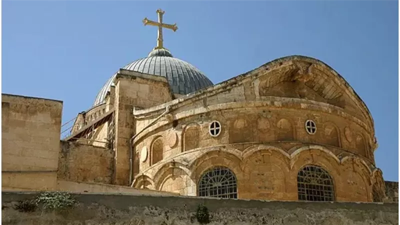 اندلاع ح ري ق هائل بالقرب من كنيسة القيامة في القدس