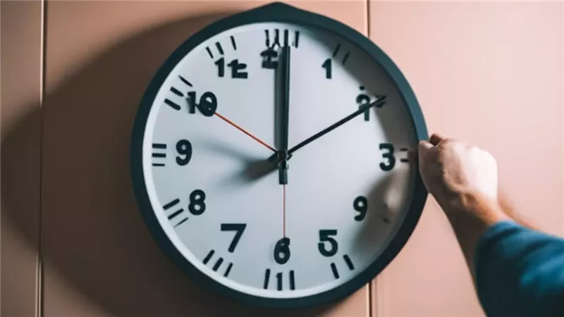 تطبيق التوقيت الصيفي 2025 في مصر خلال أيام.. تقديم الساعة 60 دقيقة رسميًا الأسبوع المقبل | هل يتم التغيير الخميس أم الجمعة؟