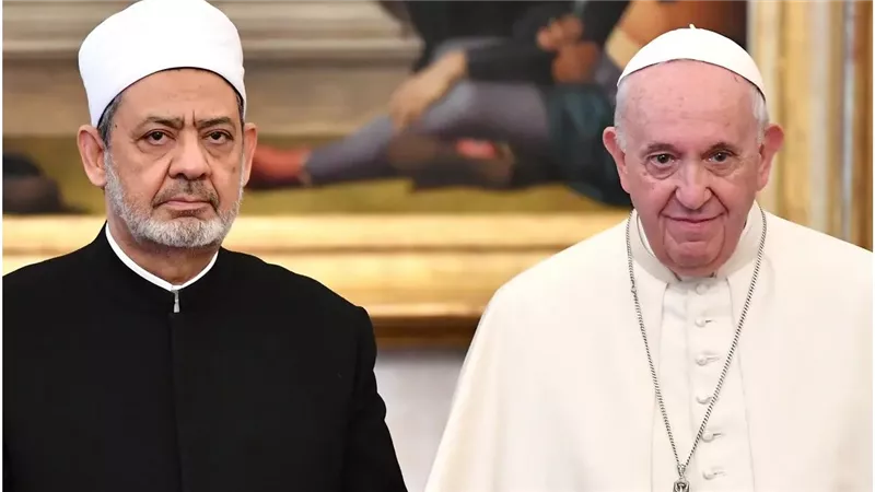 هل يودّع الأزهر شريك الحوار الإنساني؟.. وفد رفيع يتوجه إلى الفاتيكان لعزاء البابا فرنسيس