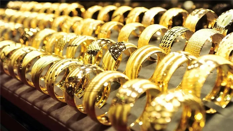 سعر الذهب اليوم يفاجئ العرسان بهبوط مفاجئ بسرعة الصاروخ.. خسارة أكثر من 200 جنيه للجرام | عيار 21 يسجل رقمًا جديدًا الآن