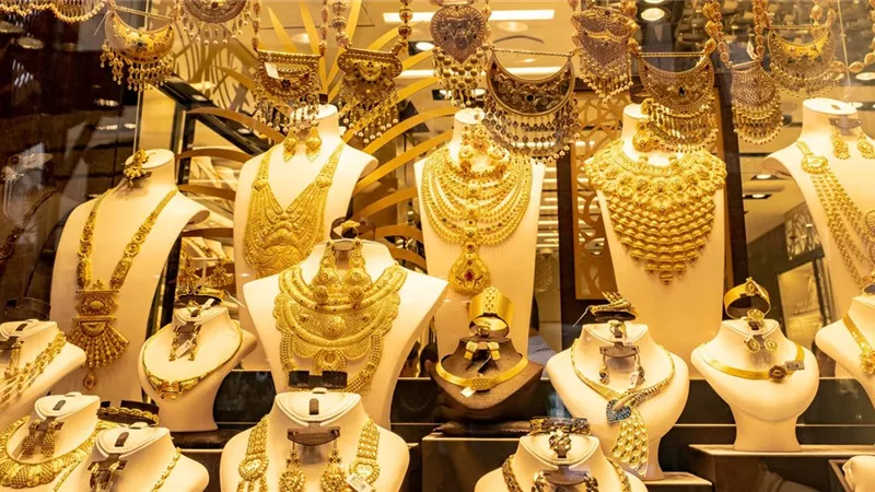 عيار 21 يتراجع 60 جنيهًا الان.. تحرك سعر الذهب اليوم الثلاثاء 15 أبريل 2025 بعد التغير المفاجئ عيار 18  يسجل أقل مستوى في الصاغة 