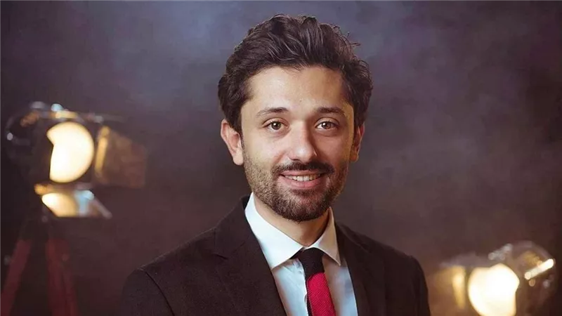 بعد رحيل نجم محبوب .. dmc تعرض آخر ظهور له مع كريم محمود عبد العزيز في صاحبة السعادة | وكريم يظهر مع أسرته لأول مرة ويكشف حقيقة انفصاله