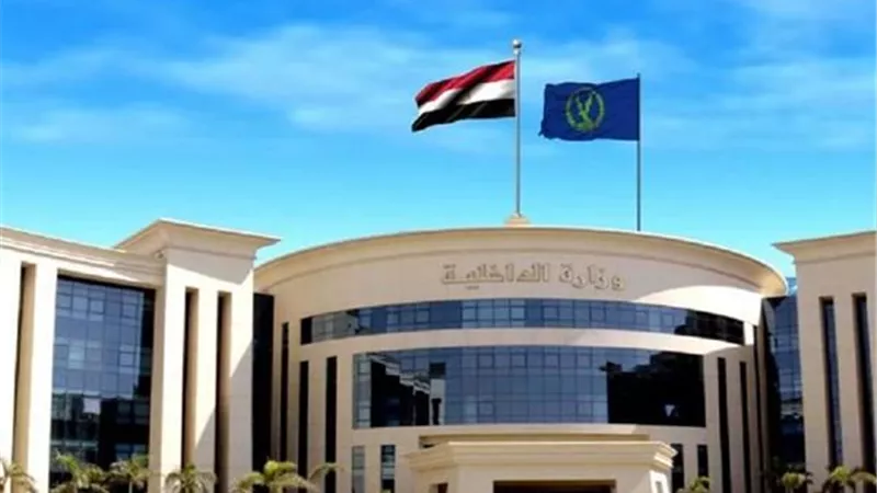 مفاجأة غير متوقعة تكشفها الداخلية حول فيديو المخدرات أمام مدرسة بعين شمس واستغاثة اولياء الامور هل كان هناك مخدرات فعلًا؟ 