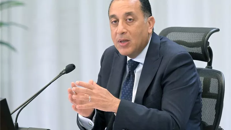 قرار تاريخي يصدر لأول مرة في مصر.. الحكومة تبدأ تنفيذ قرار حاسم يغير حياة الموظفين ابتداءً من هذا التاريخ ومفاجأة بشأن المعاشات ماذا سيحدث؟