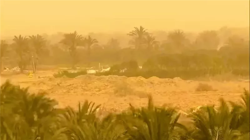 أخبار الطقس.. محافظات تحت تأثير العاصفة والناس مش عارفة تمشي في الشارع والقادم مقلق.. اعرف التفاصيل