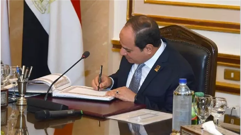 الرئيس السيسي يُصدّق رسميًا على قانون جديد يُثير تفاعلًا قويًا.. خطوة مفاجئة تُغيّر حياة ملايين المصريين | ما التفاصيل؟