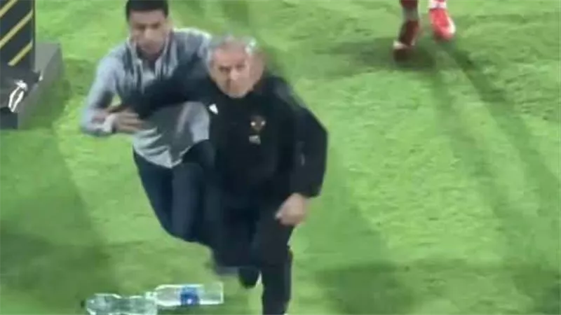 قرار عاجل من إدارة الأهلي ضد قرار ورده على الصحفيين يكشف حقيقة رحيله بعد الخروج من دورى أبطال أفريقيا