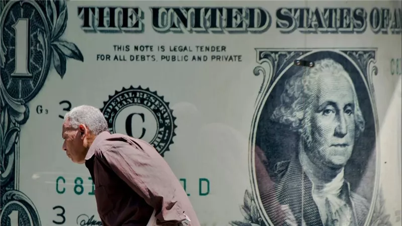 سعر الدولار اليوم 10 مايو 2025: مفاجأة في البنوك المصرية وارتفاع طفيف في السوق السوداء - كم سجل الأخضر خلال التعاملات المسائية؟