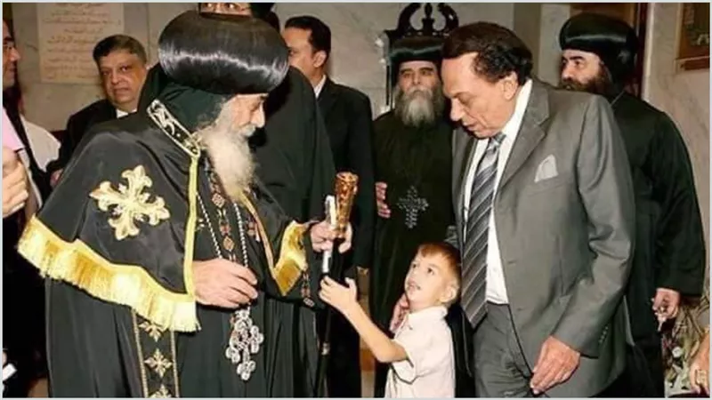 «يوم مولد الزعيم».. عادل إمام يُكمل 85 عامًا وموقف لا يُنسى جمعه بالبابا شنودة في جنازة عرفات