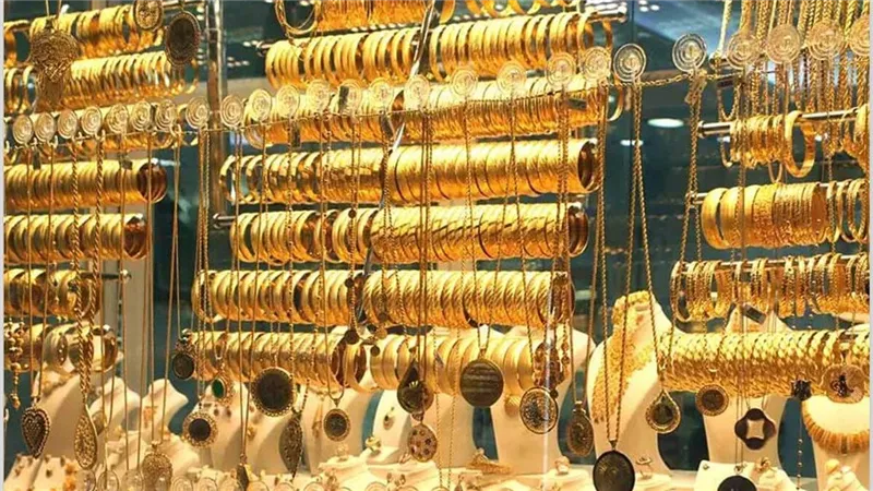 أسعار الذهب تفقد مكاسب سابقة..تراجع عيار 21 والجنيه الذهب  في تحديث منتصف تعاملات الإثنين