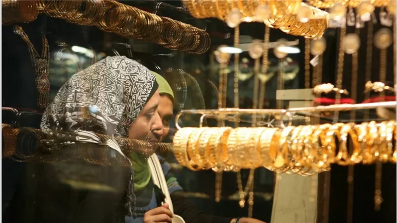 «الرقم كسر التوقعات».. سعر جرام الذهب عيار 14 بدون مصنعية يسجل 3103 جنيهات اليوم – السوق في حالة ترقب