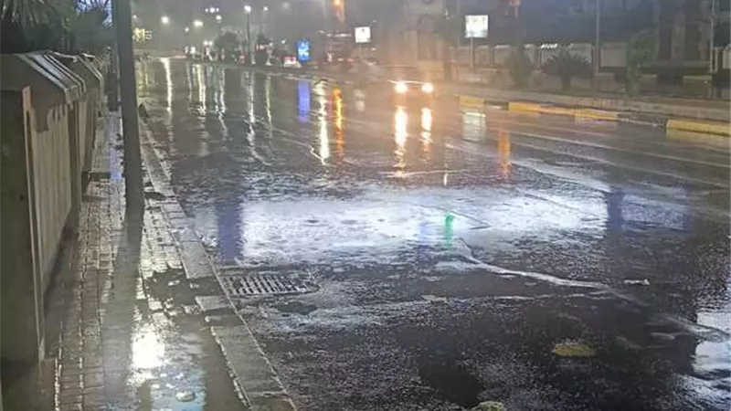 ذعر في شوارع الإسكندرية ومطروح .. أمطار غزيرة وعواصف مرعبة ومناطق تترفع حالة الطوارئ الأرصاد تُصدر تحذيرًا طارئًا من طقس غير مسبوق 