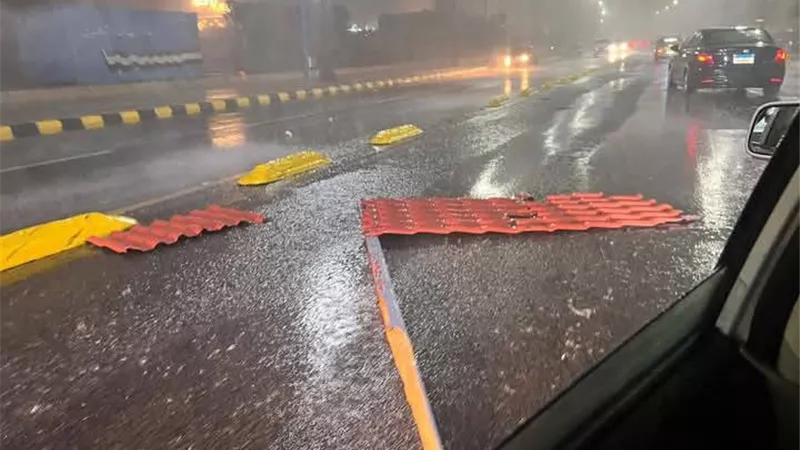 ياعينى على أصحابها....العربيات بقت حتة حديدة وسقوط أجزاء من المباني.... قائمة بخسائر المواطنين بسبب العاصفة المدمرة أمس بالإسكندرية