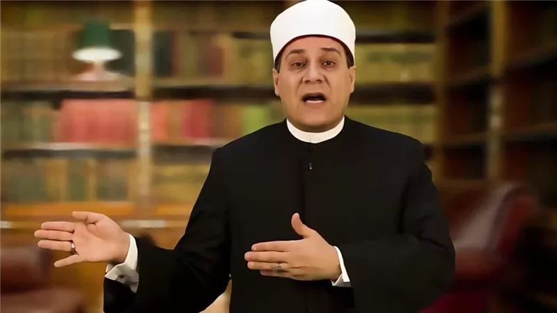 الشيخ مظهر شاهين في لحظات صادمة.. ينجو من حادث مروع على طريق السويس (صور حصرية)