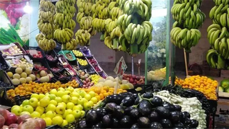 مع نزول الاسعار الحق تخزين الباميه وورق العنب....أسعار الخضروات والفاكهة اليوم الثلاثاء 17 يونيو بسوق العبور